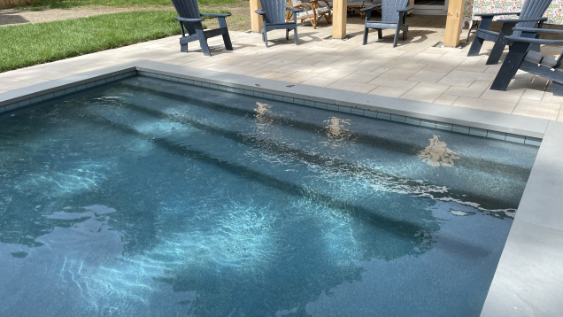 Gunite pool with built-in edge-to-edge steps